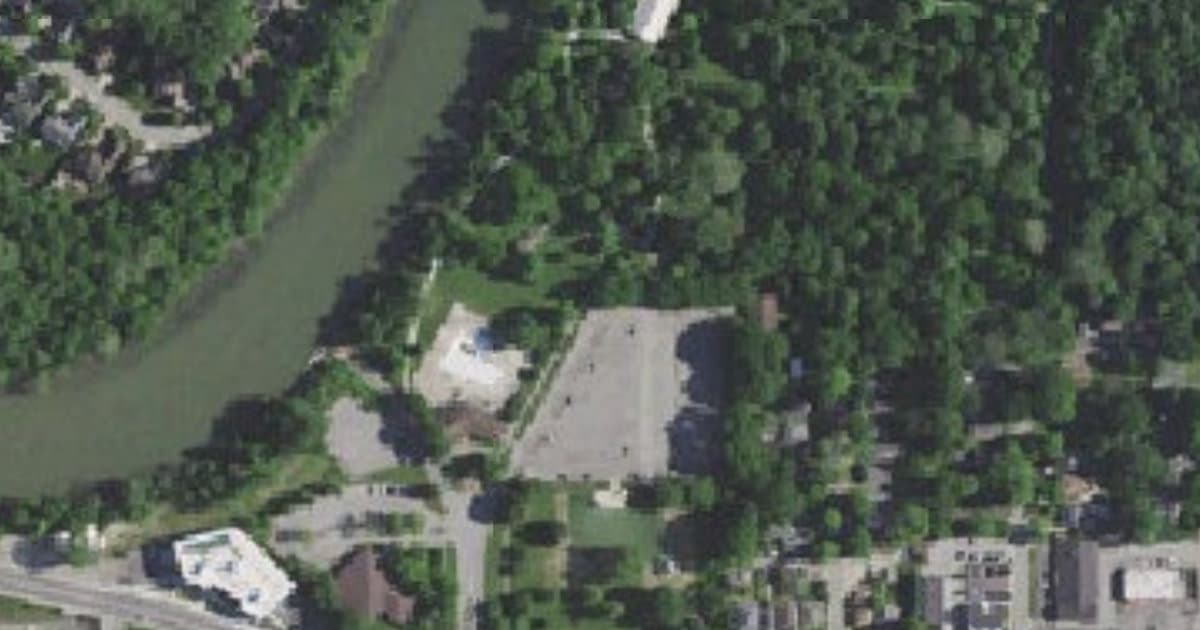 Broad Ripple Bark Park dog park in Indianapolis, IN