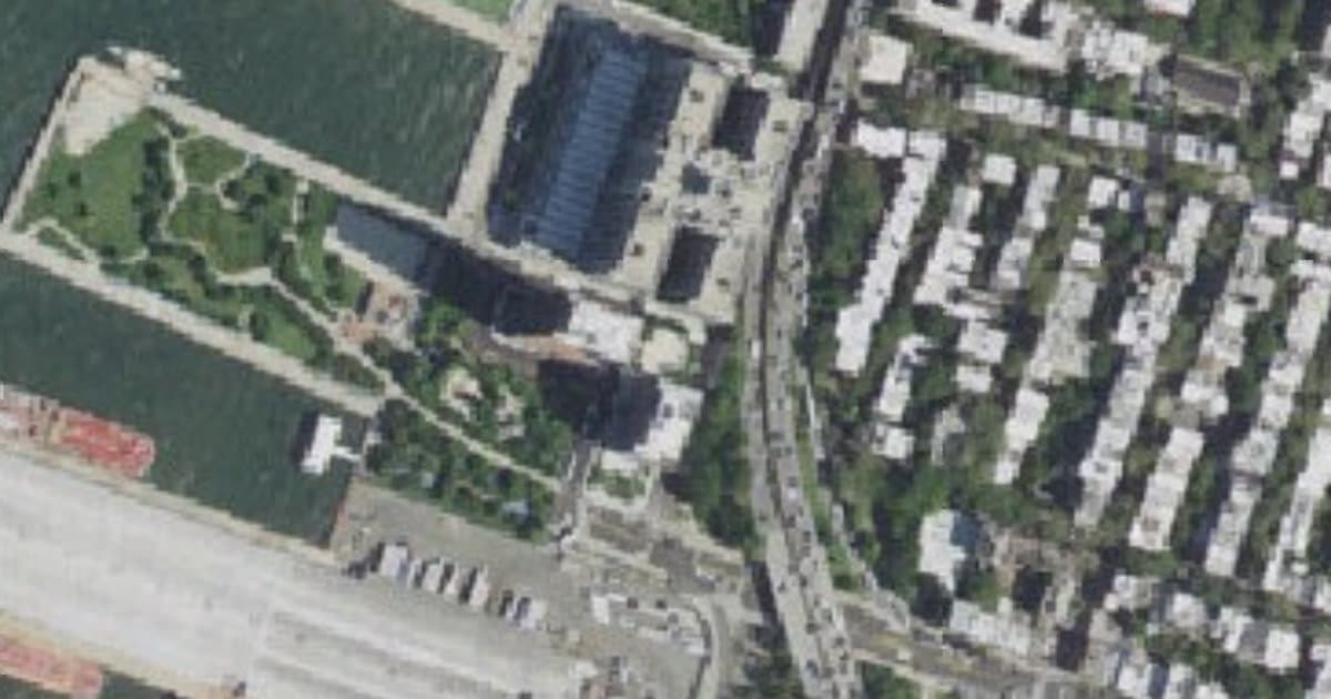 Brooklyn Bridge Park - Pier 6 - Dog Run dog park in New York, NY