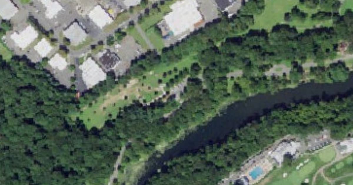 Dog Park at Echo Lake Park dog park in Mountainside, NJ
