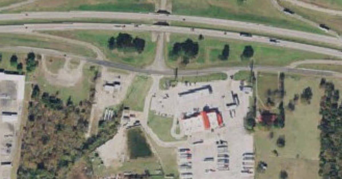 Duke's Travel Plaza dog park in Mount Vernon, TX