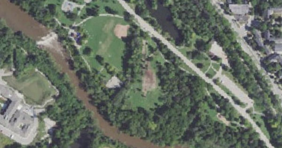 Estabrook Dog Exercise Area dog park in Shorewood, WI