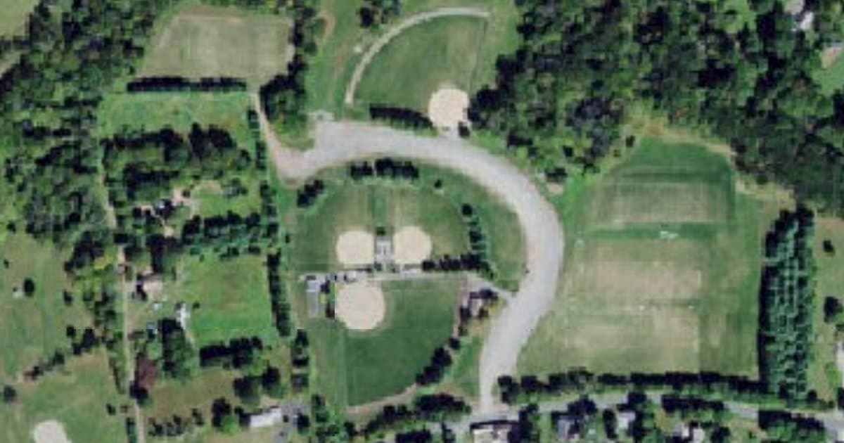 Hillcrest Park dog park in Whitehouse Station, NJ