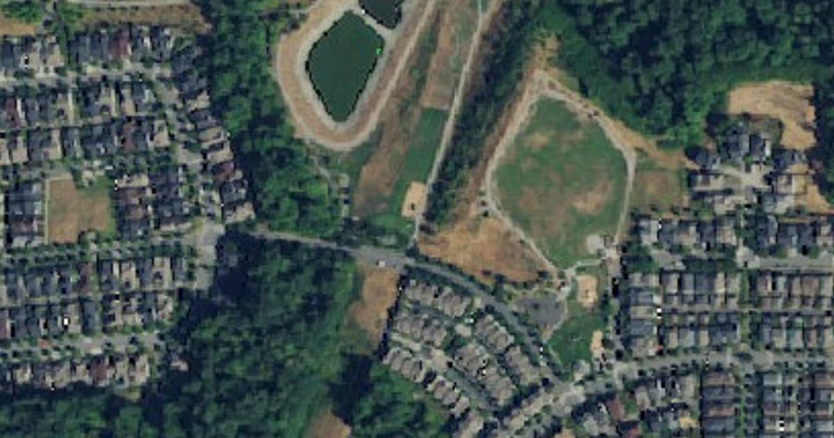 Issaquah Highland Bark Park dog park in Issaquah village, WA