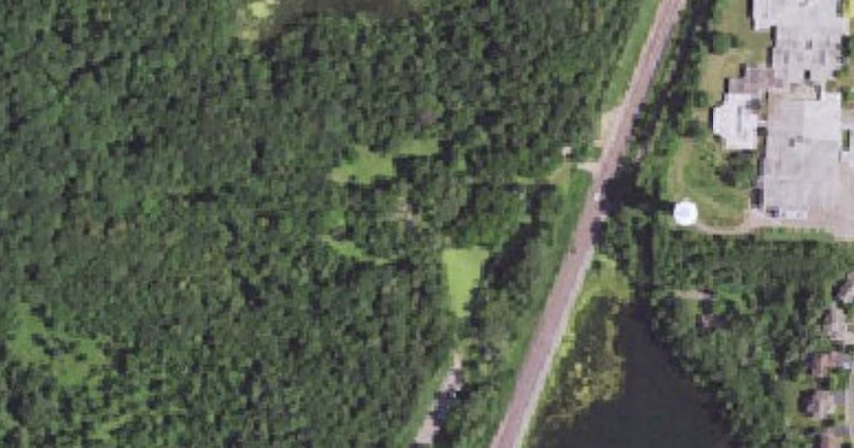 Lake Minnewashta Off-Leash Dog Area dog park in Chanhassen, MN