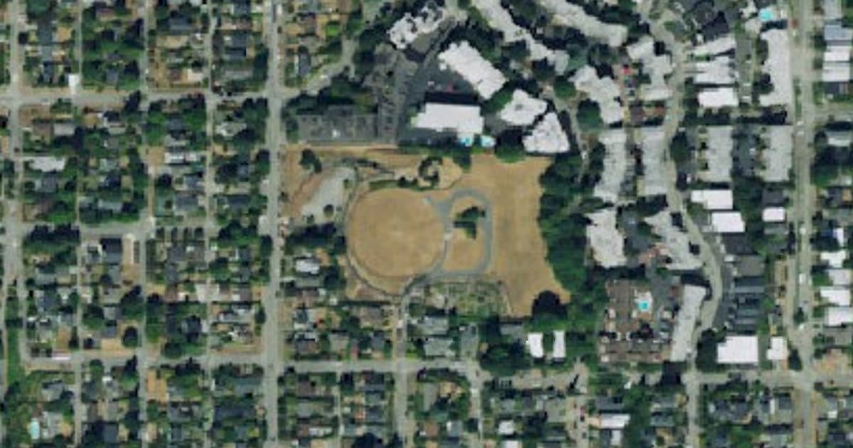 Magnolia Manor Park Off-Leash Area dog park in Seattle village, WA
