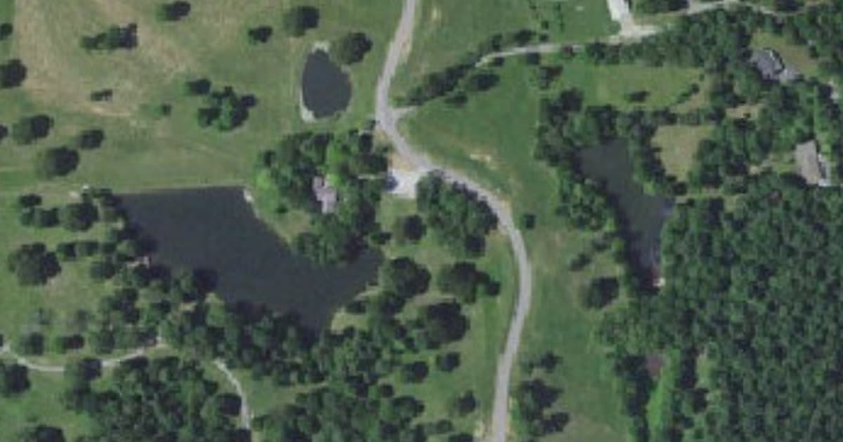 Mahr Park Arboretum Dog Park dog park in Madisonville, KY