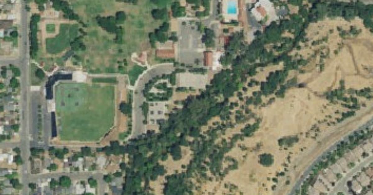 McBean Dog Park aka "The Bark Park" dog park in Lincoln, CA