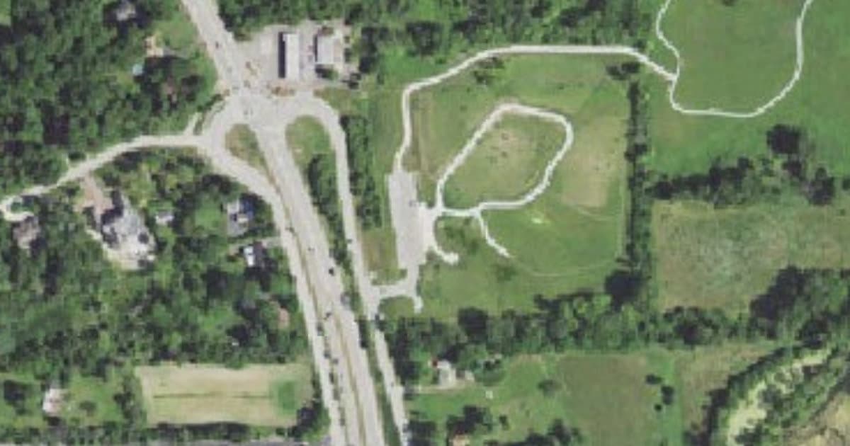 Oldfield Oaks Dog Park dog park in Darien, IL