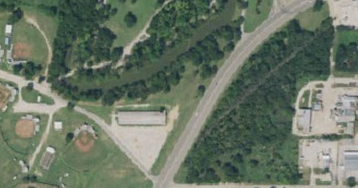 Paul Bivens Memorial Picnic Area Dog Run dog park in Clarendon, TX