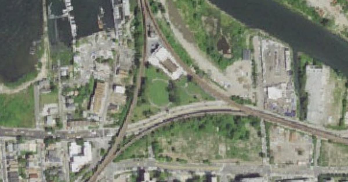 Rockaway Freeway Dog Park dog park in New York, NY — photo 2