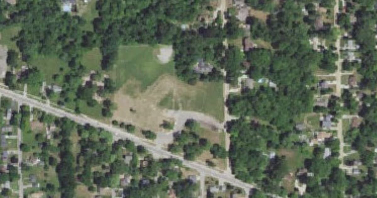Small Dog Area dog park in Farmington Hills, MI