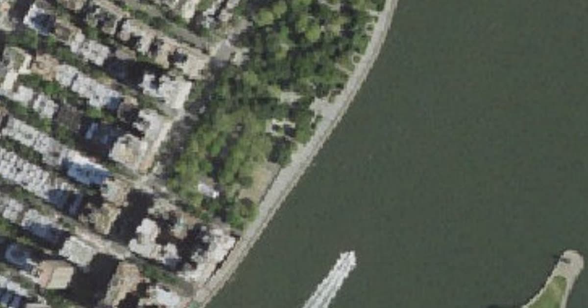 Small Dog Run dog park in New York, NY — photo 3