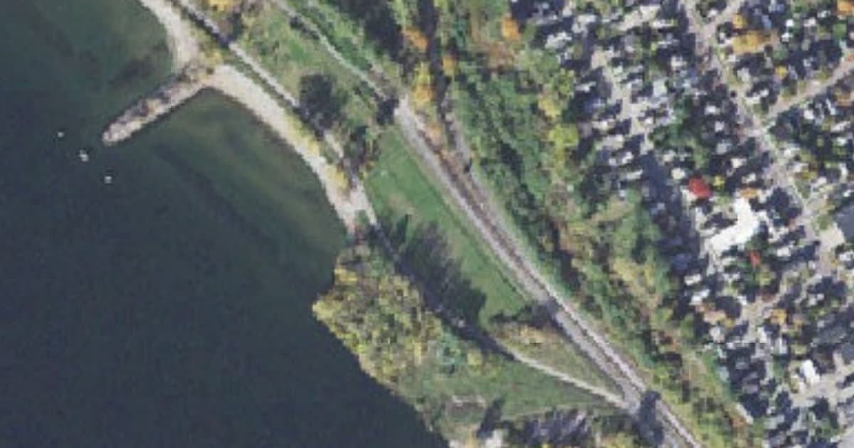 Urban Reserve (Waterfront Dog Park) dog park in Burlington, VT