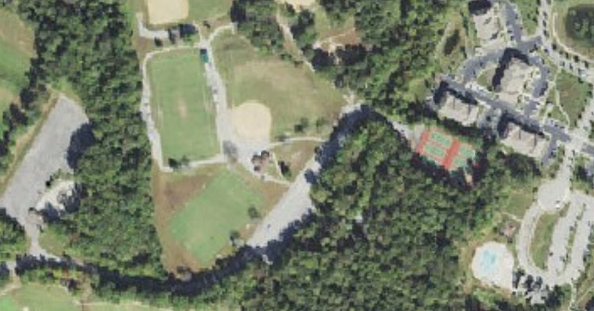 White Plains Dog Park dog park in White Plains, MD