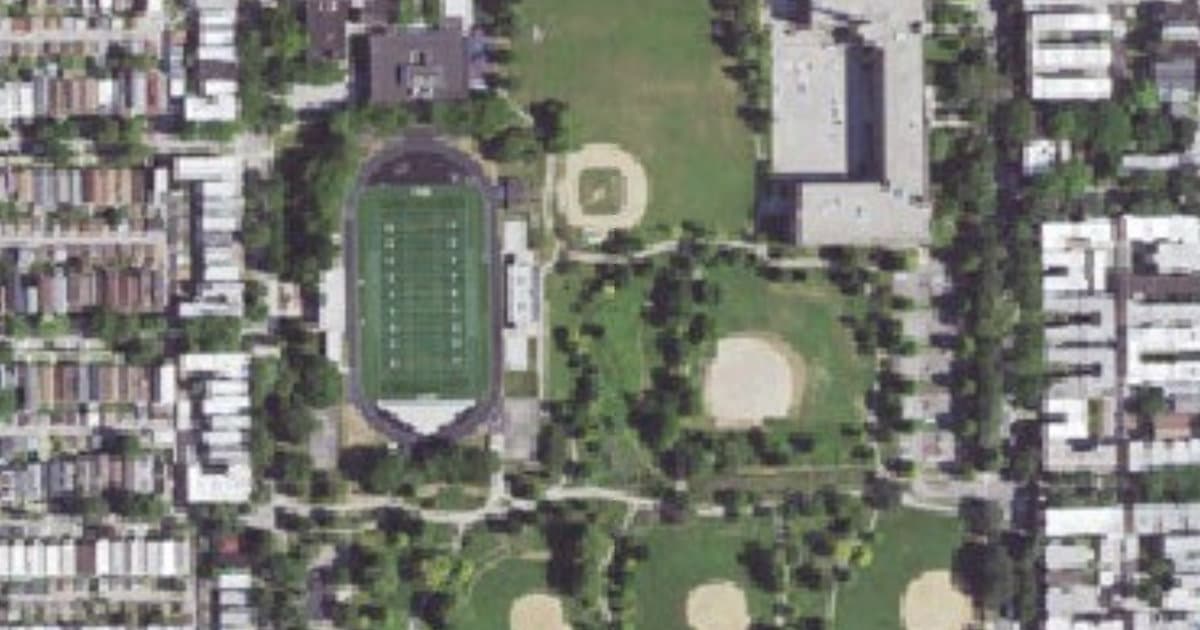 Winnemac Park dog park in Chicago, IL